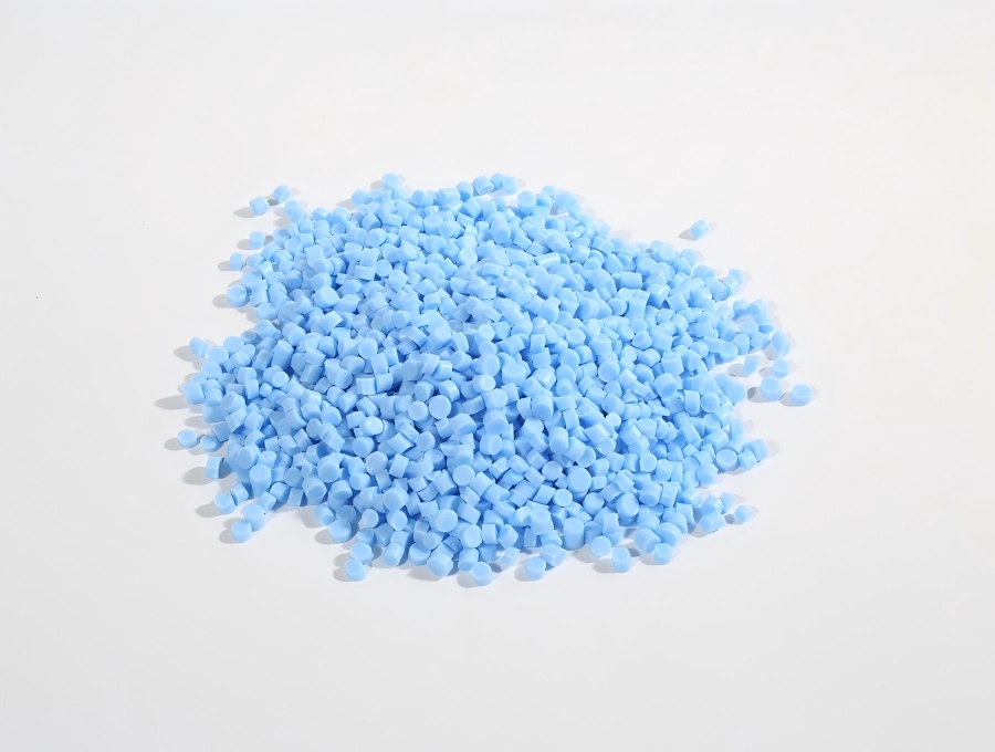 La surface des produits en TPE moulés par injection devient blanche : le problème vient-il du moule ou de la matière première ?